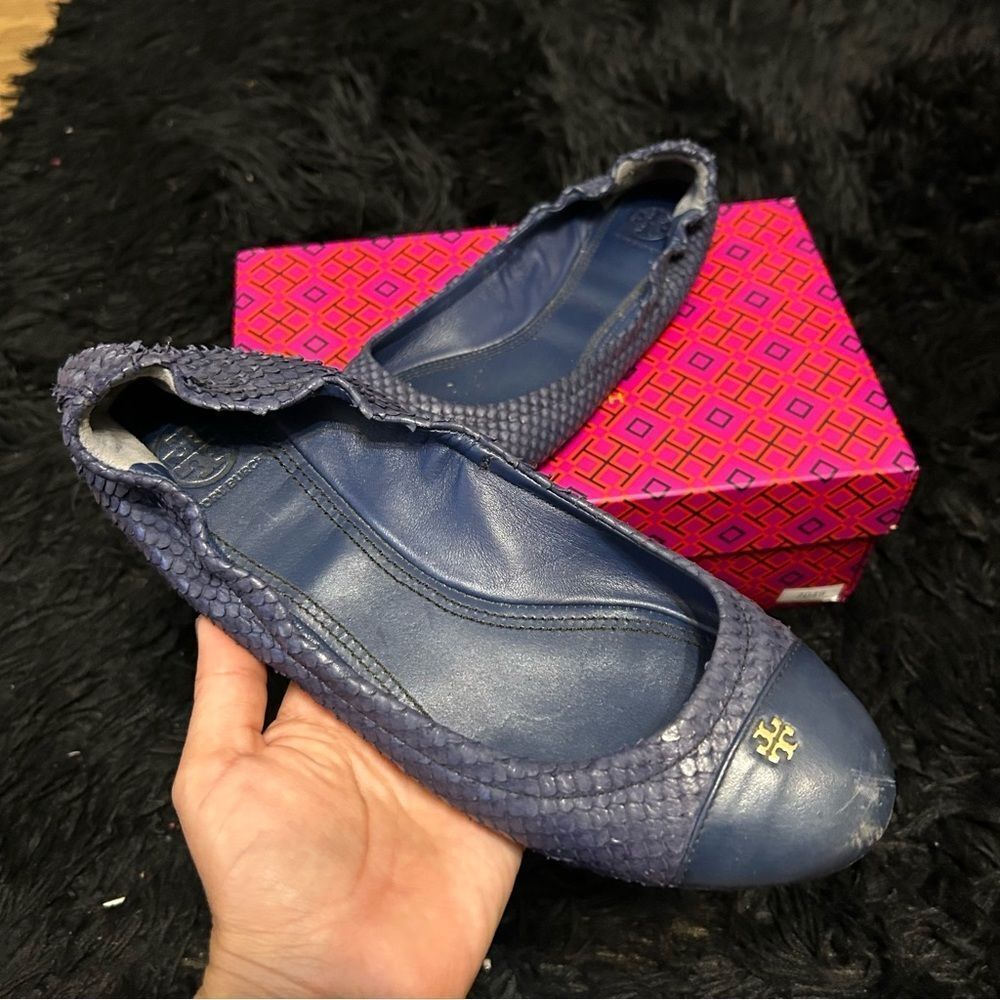 TORY BURCH TB gold logo blue leather flats slip on shoes women’s 7.5 Preowned